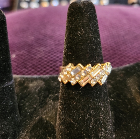 Ring - Picture 1 of 4